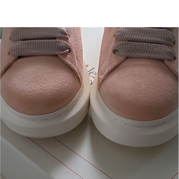 Alexander McQueen - Picture 4 of 8